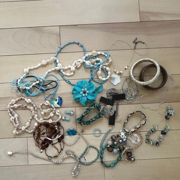 Mermaidcore Jewelry Bundle – Blue & Shell Mix – Necklaces, Bracelets, Rings - Picture 2 of 8